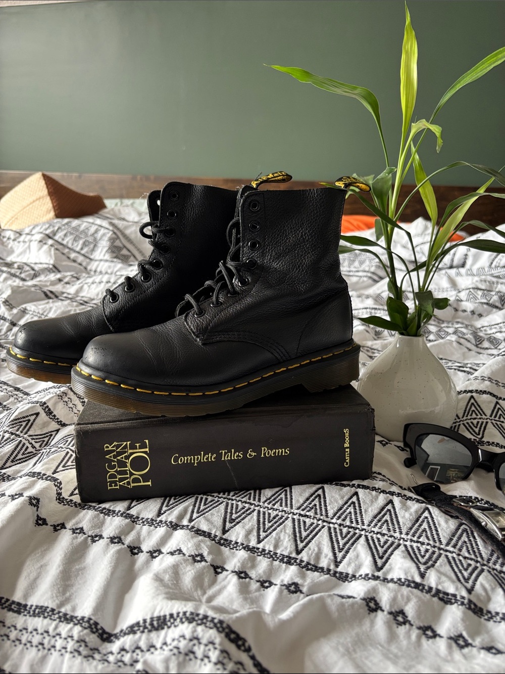Doc Martens Black Leather Lace-Up Combat Boots with Yellow Welt Stitching-EUC 😎🖤